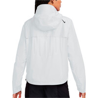 Nike CHAQUETA RUNNING MUJER W NK ARSWFT SF ARGMI JK vista trasera
