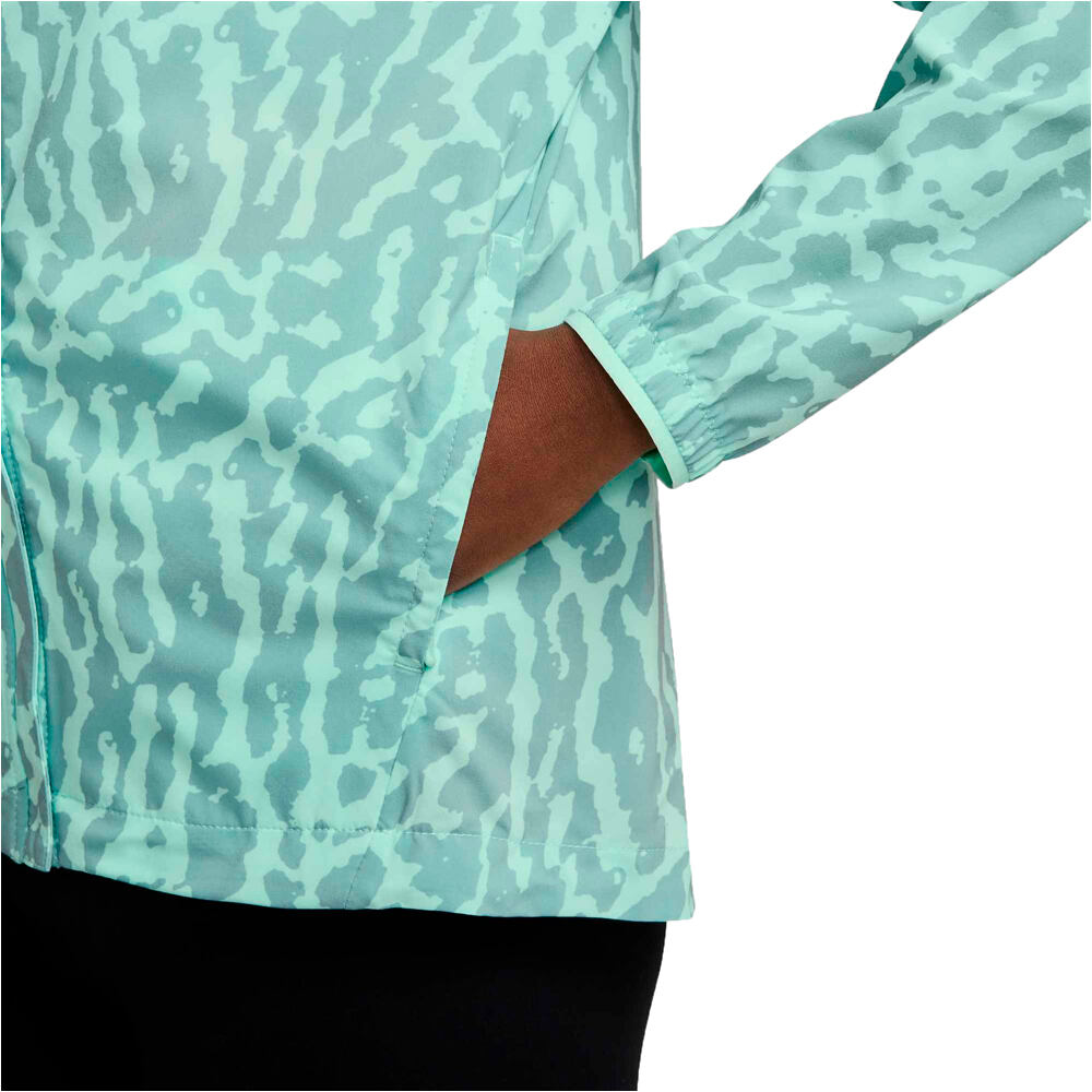 Nike CHAQUETA RUNNING MUJER W NK SWIFT NVLT DF JKT vista detalle