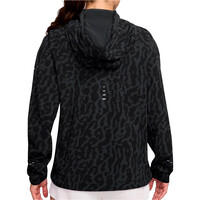 Nike CHAQUETA RUNNING MUJER W NK SWIFT NVLT DF JKT vista trasera