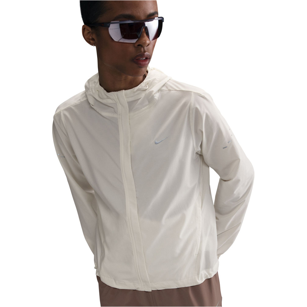 Nike CHAQUETA RUNNING MUJER W NK SWIFT RPL PKBL JKT vista detalle
