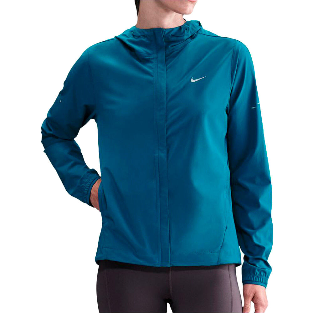 Nike CHAQUETA RUNNING MUJER W NK SWIFT RPL PKBL JKT vista frontal