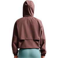 Nike CHAQUETA RUNNING MUJER W NK SWIFT SF JKT vista trasera