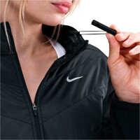 Nike Chaqueta Running Mujer W NK SWIFT TF FILL JKT vista detalle