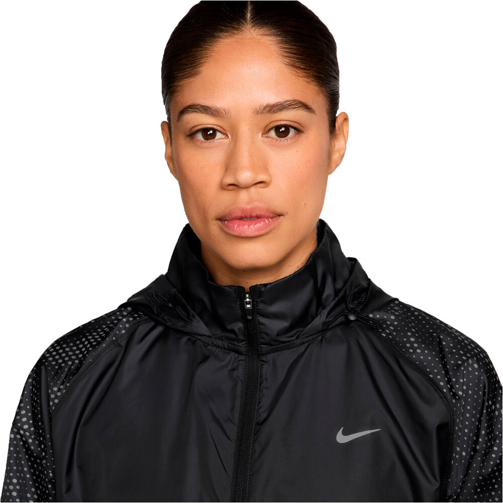 Nike CHAQUETA RUNNING MUJER W NK TEMPO REPEL FLASH JKT vista detalle