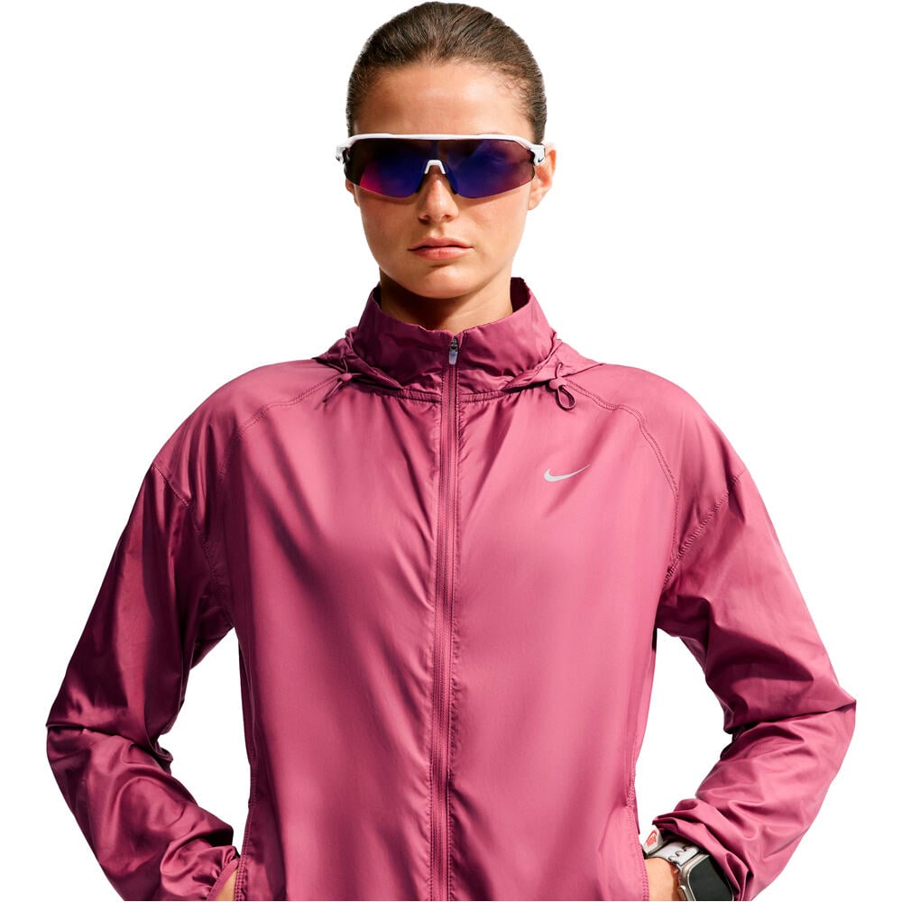 Nike CHAQUETA RUNNING MUJER W NK TEMPO REPEL JKT vista detalle