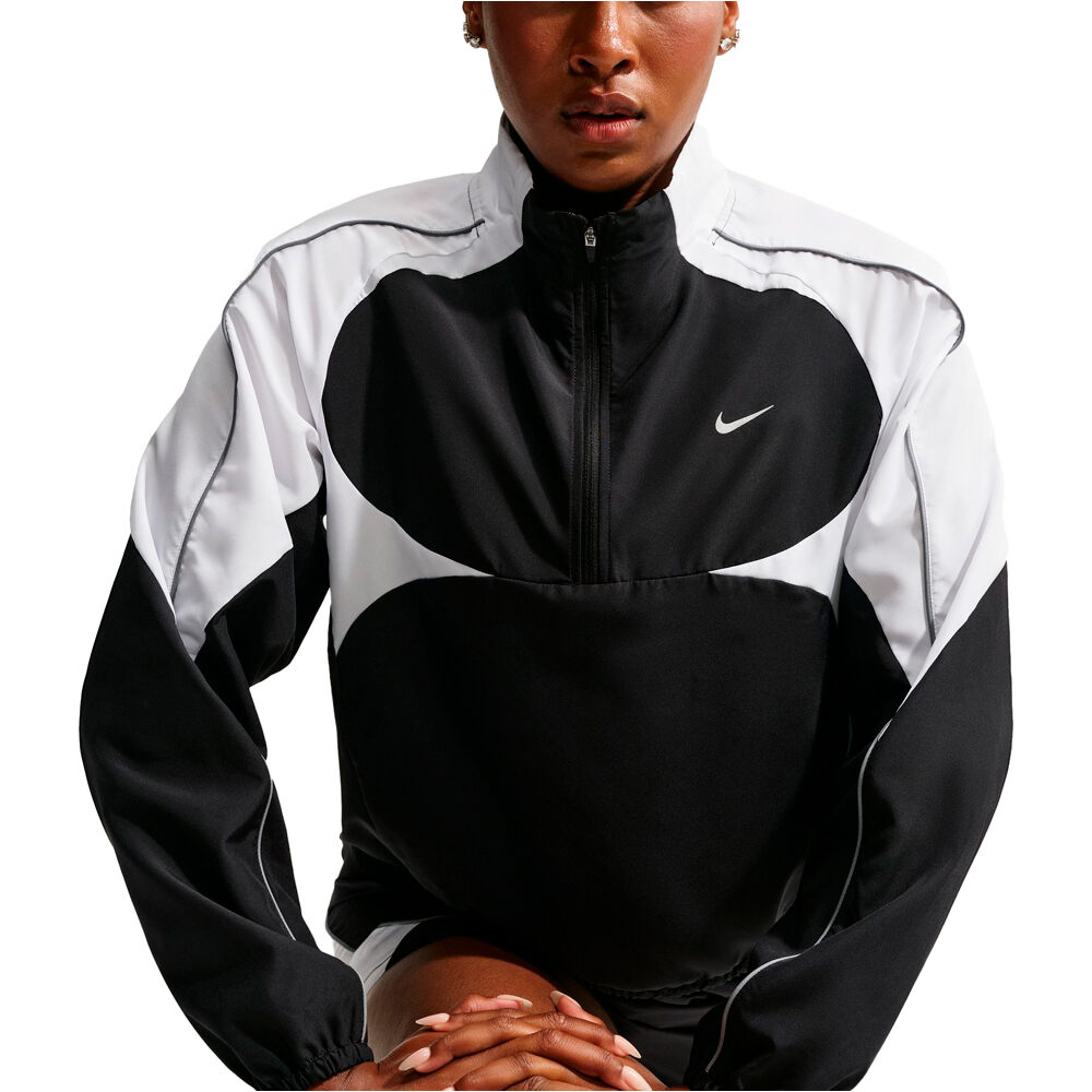 Nike CHAQUETA RUNNING MUJER W NK TEMPO SWSH DF JKT vista detalle