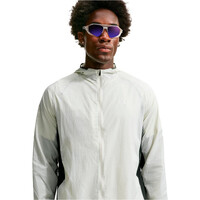 Nike Chaqueta Trail Hombre M ACG UV AIREEZ JKT vista detalle