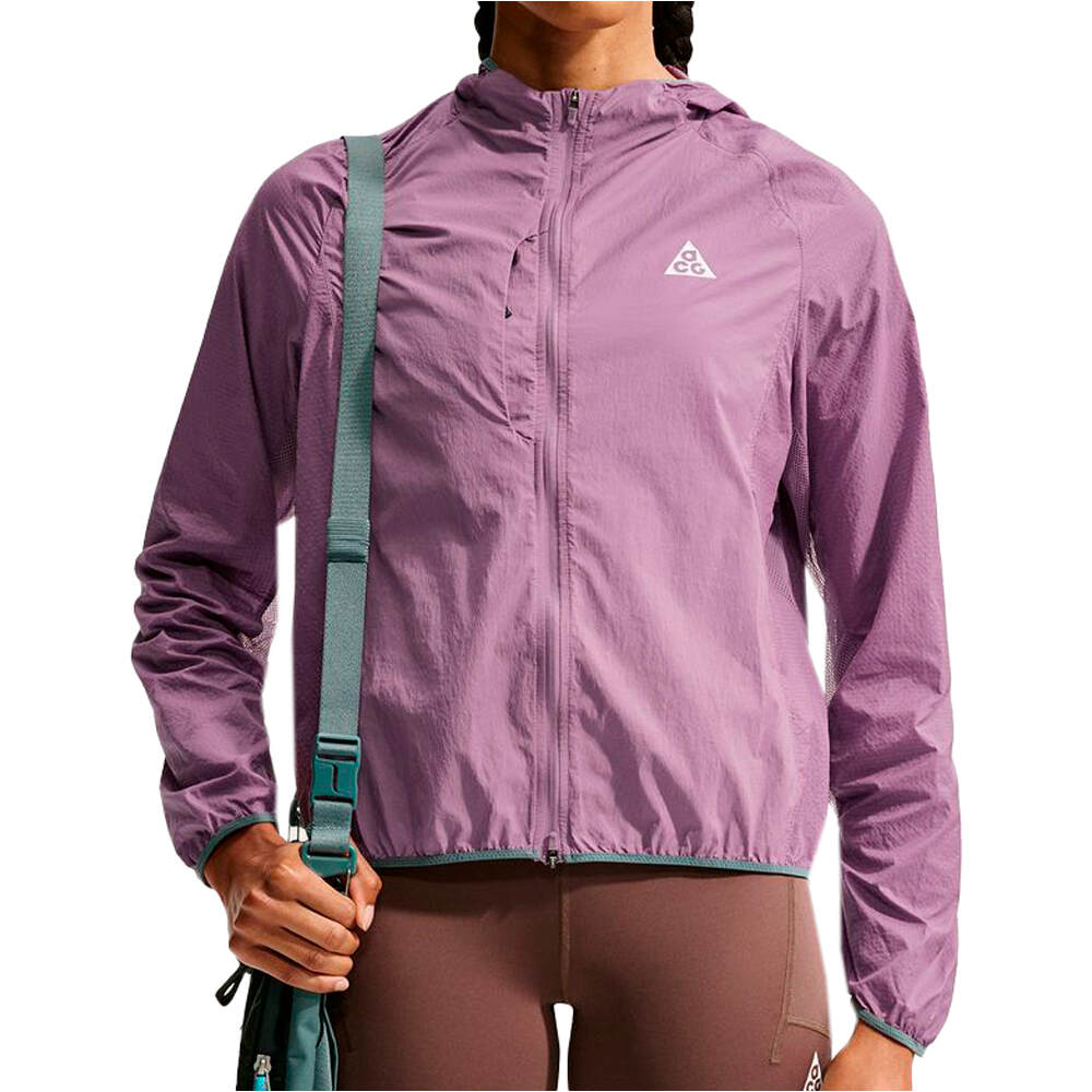 Nike CHAQUETA TRAIL RUNNING MUJER W ACG UV AIREEZ JKT vista frontal