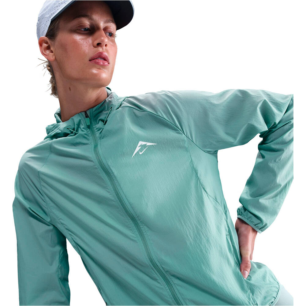 Nike CHAQUETA TRAIL RUNNING MUJER W NK TRAIL REPEL JKT 04
