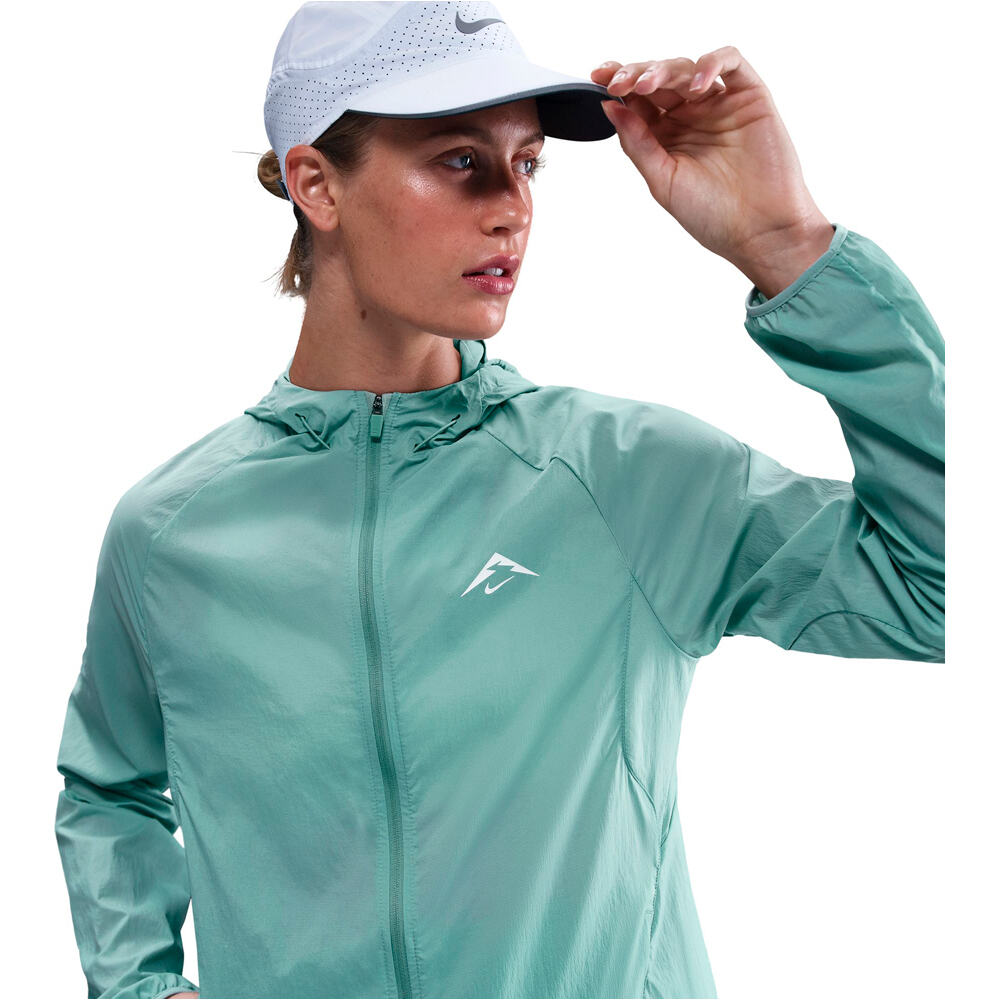 Nike CHAQUETA TRAIL RUNNING MUJER W NK TRAIL REPEL JKT vista detalle