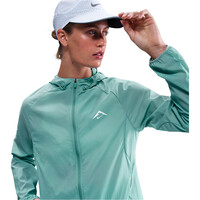 Nike CHAQUETA TRAIL RUNNING MUJER W NK TRAIL REPEL JKT vista detalle