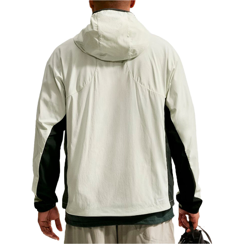 Nike chaquetas hombre M ACG UV FIVE TOWERS JKT vista trasera