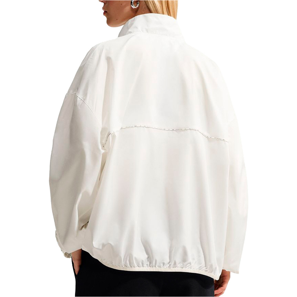 Nike chaquetas mujer W NK ATH DEPT WATER REPEL WNDB vista trasera
