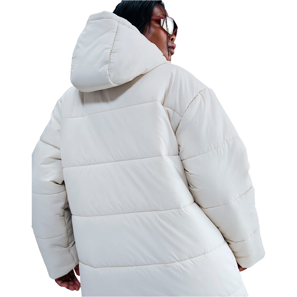 Nike chaquetas mujer W NSW TF SNFL NK CLSC PRKA V2 vista detalle