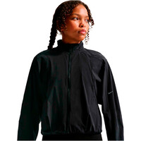 Nike chubasquero running niño G NK MAVN RPL UV RUN JKT vista detalle