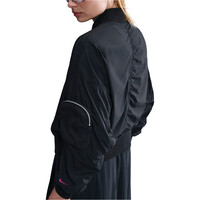 Nike chubasqueros y chaquetones entrenamiento fútbol INGLATERRA 25 W NSW ESSNTL OS BOMBER 03