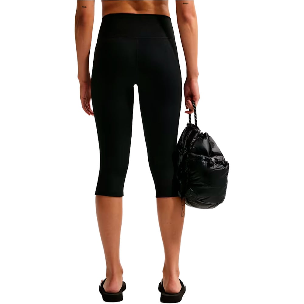 Nike Malla Corta Mujer W NK DF ONE HR CAPRI USEAM vista trasera