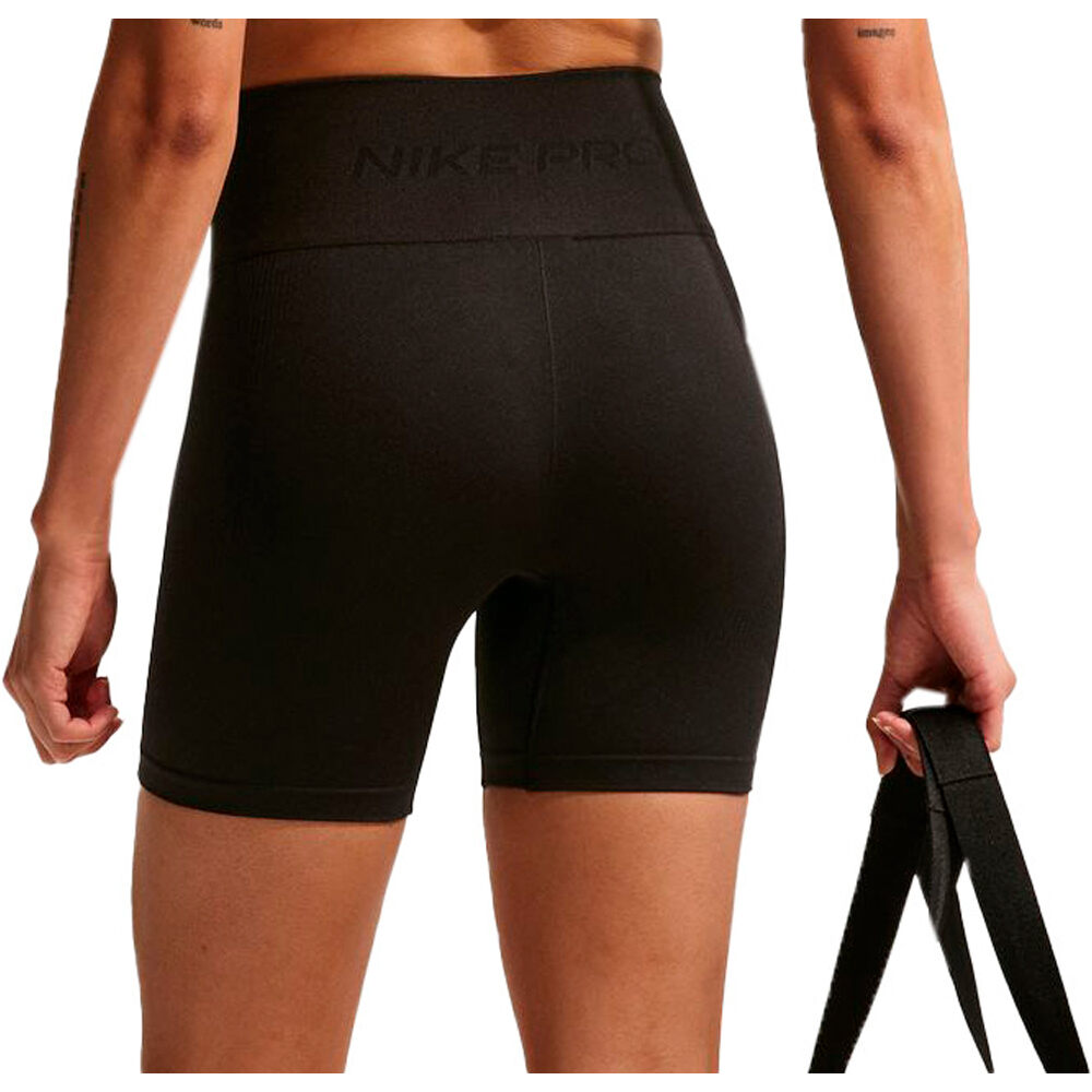 Nike Malla Corta Mujer W NP DF SMLS HR 5IN SHORT vista trasera