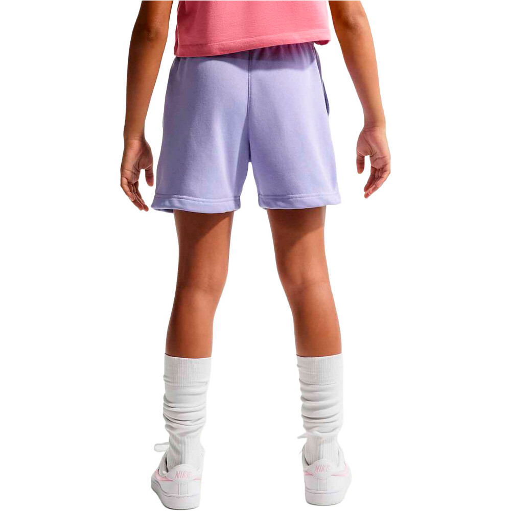 Nike malla corta niña G NSW CLUB FT 5IN SHORT LBR vista trasera