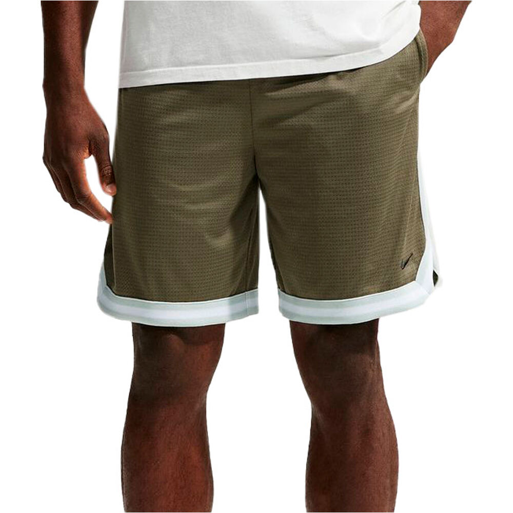 Nike pantalón baloncesto M NK DF DNA 8IN SHORT vista frontal