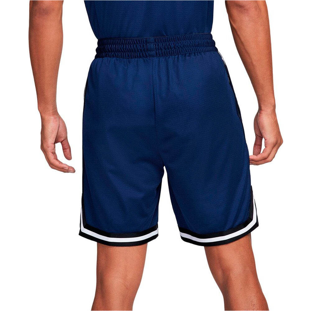 Nike pantalón baloncesto M NK DF DNA 8IN SHORT vista trasera