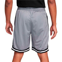 Nike pantalón baloncesto M NK DF DNA 8IN SHORT vista trasera