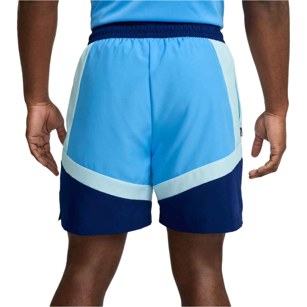 Nike pantalón baloncesto M NK DF WVN ICON 6IN SHORT STF vista trasera