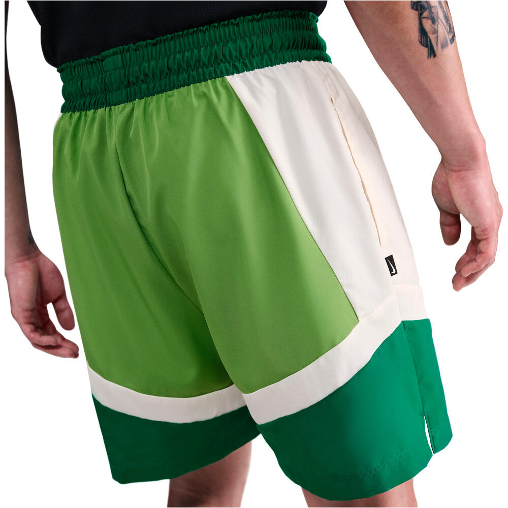 Nike pantalón baloncesto M NK DF WVN ICON 6IN SHORT STF vista trasera