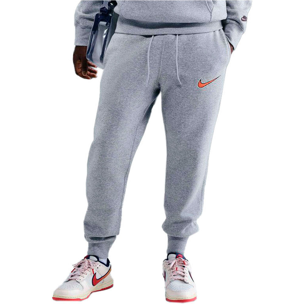 Nike pantalón hombre M NK CLUB BB JGGR NEO VARSITY vista frontal