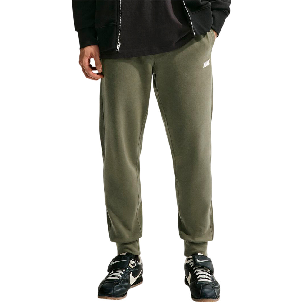 Nike pantalón hombre M NK CLUB VARSITY JOGGER vista frontal