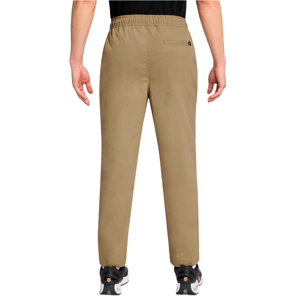 Nike pantalón hombre M NK CLUB WVN TAPER PANT vista trasera