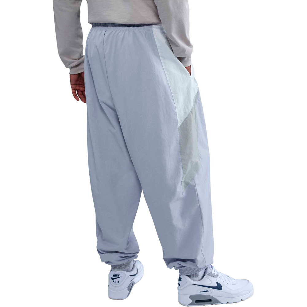 Nike pantalón hombre M NK CLUB WVN TRK PANT OS vista trasera