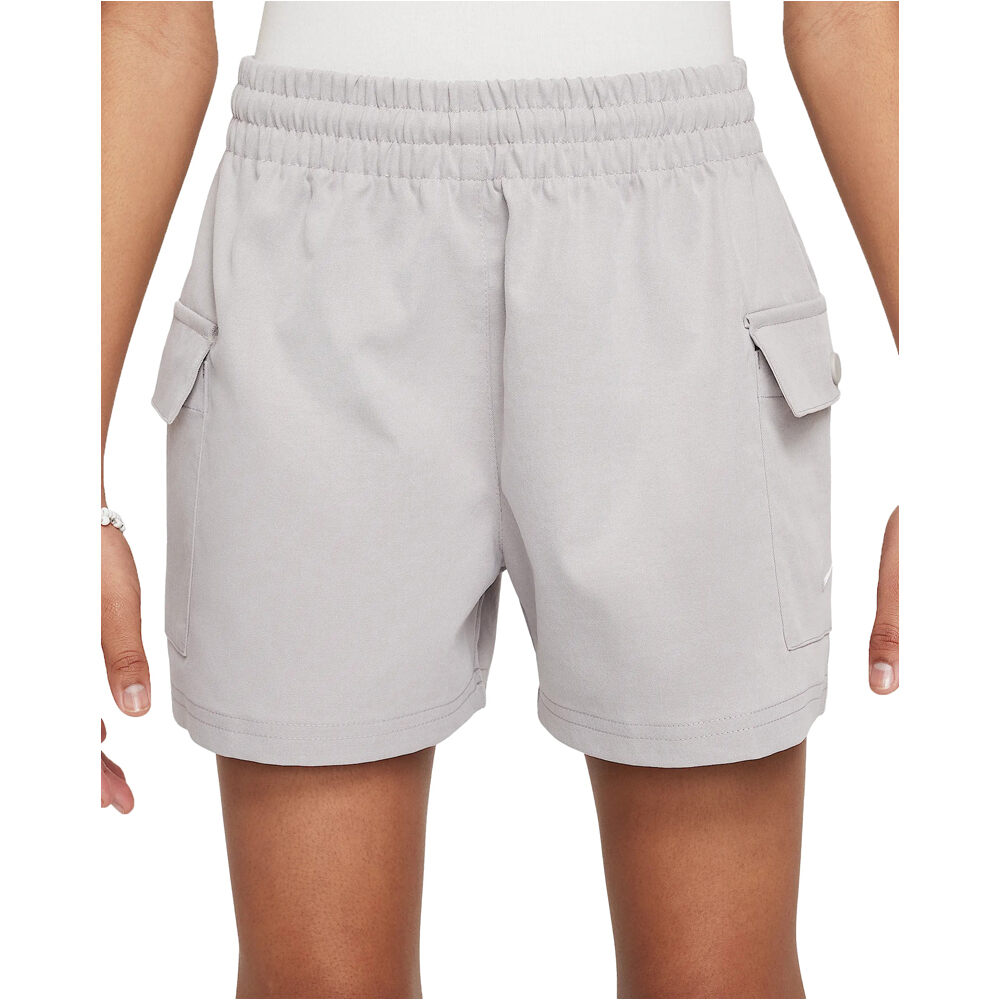 Nike pantalón niña G NSW WVN CRGO SHORT STY STAR vista frontal