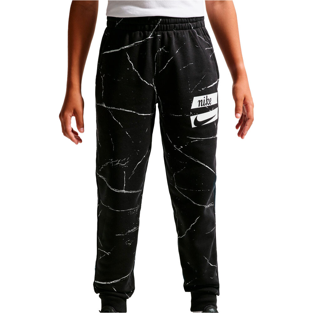 Nike pantalón niño K NSW CLUB PNT AOP FAM-PD vista detalle