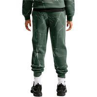 Nike pantalón niño K NSW CLUB PNT AOP FAM-PD vista trasera