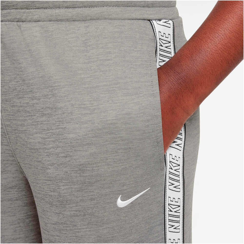 Nike pantalón niño K NSW DF CLUB POLY+ JGGR vista detalle
