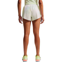 Nike pantalón running mujer W NK ARSWFT DFADV 3IN SHORT PR vista trasera