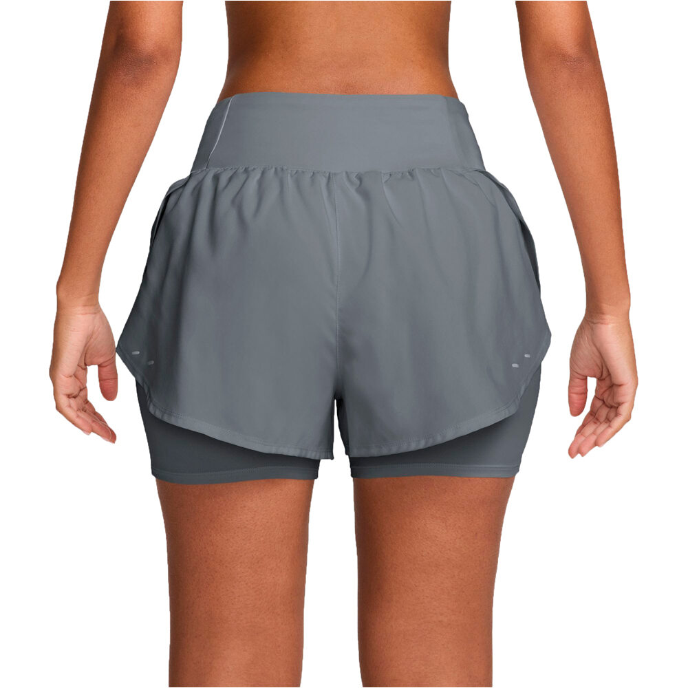 Nike pantalón running mujer W NK FLOW DF HR 2N1 SHRT vista trasera