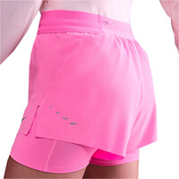 Nike pantalón running mujer W NK SWIFT DF MR 2N1 SHRT vista trasera