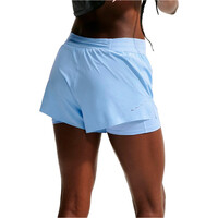 Nike pantalón running mujer W NK SWIFT DF MR 2N1 SHRT vista trasera