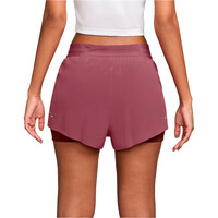 Nike pantalón running mujer W NK SWIFT DF MR 2N1 SHRT vista trasera