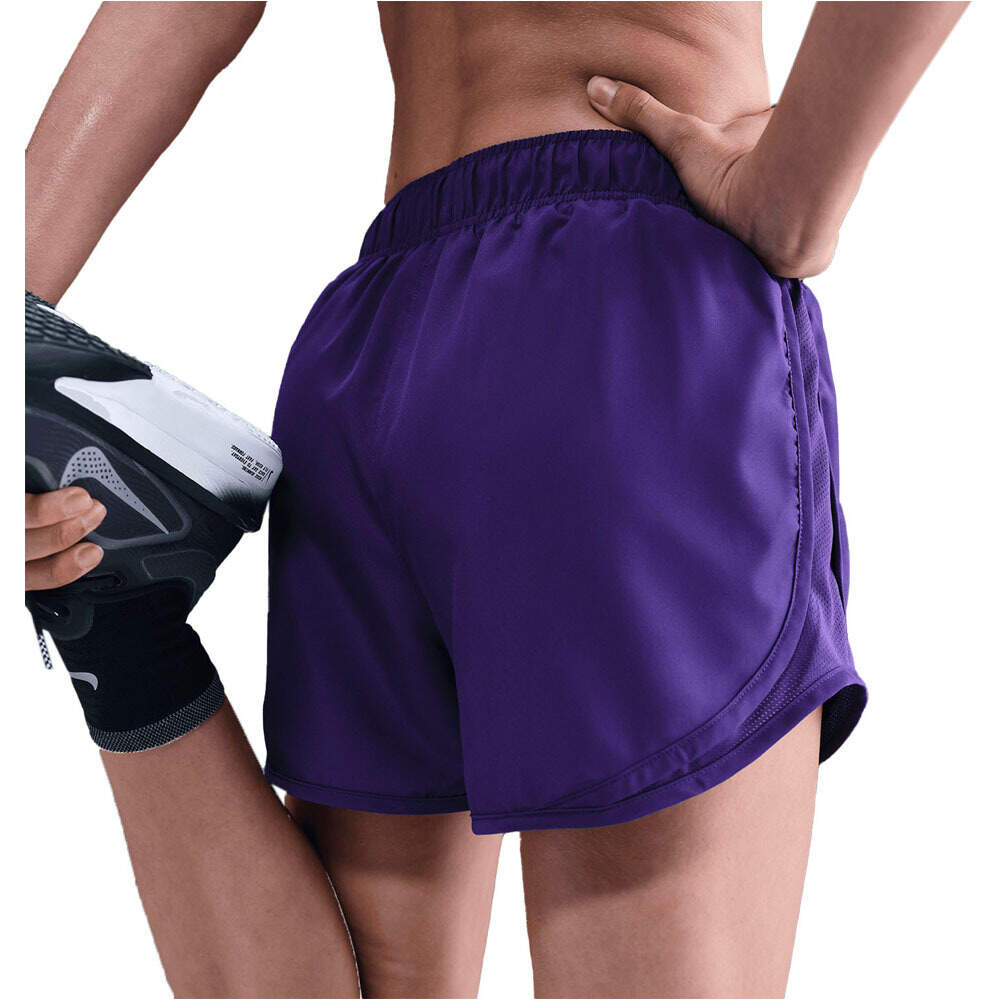 Nike pantalón running mujer W NK TEMPO DF MR 3 SHORT vista trasera