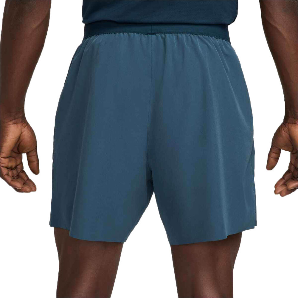 Nike pantalón tenis hombre M NKCT DF ADVTG 6IN SHORT vista trasera