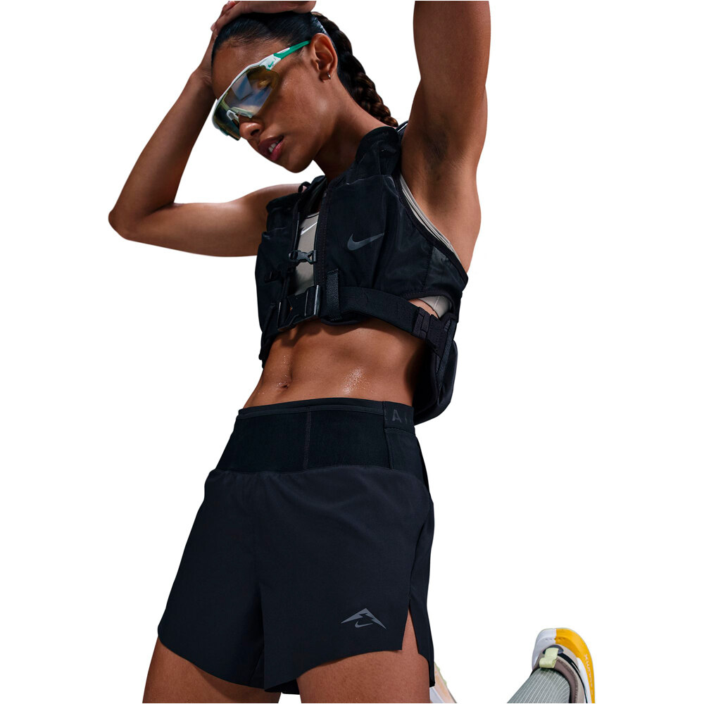 Nike pantalones cortos trail running mujer W NK TRAIL DF MR 4 BR SHRT vista detalle