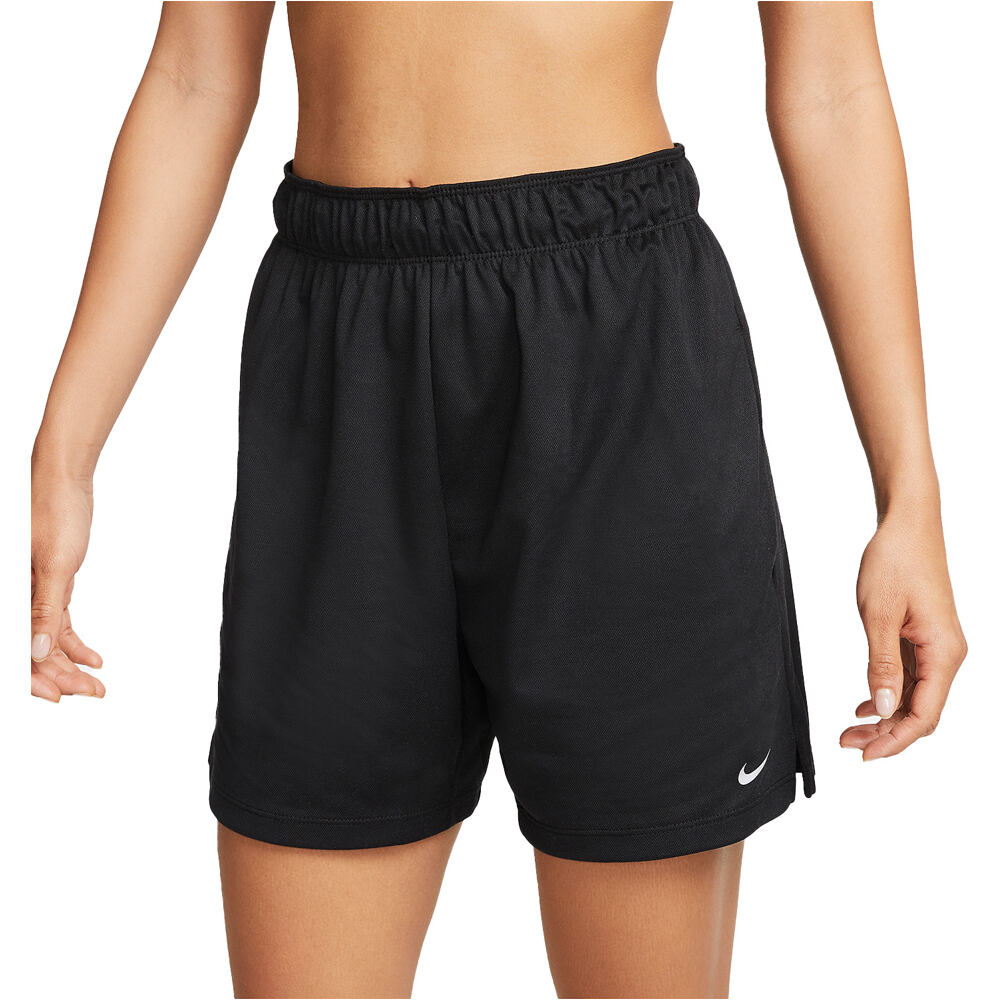 Nike pantalones y mallas cortas fitness mujer W NK ATTACK DF MR 5IN SHORT vista frontal
