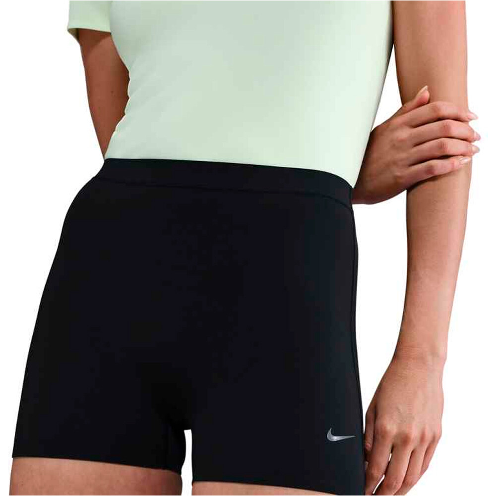 Nike pantalones y mallas cortas fitness mujer W NK BOYSHORT vista frontal
