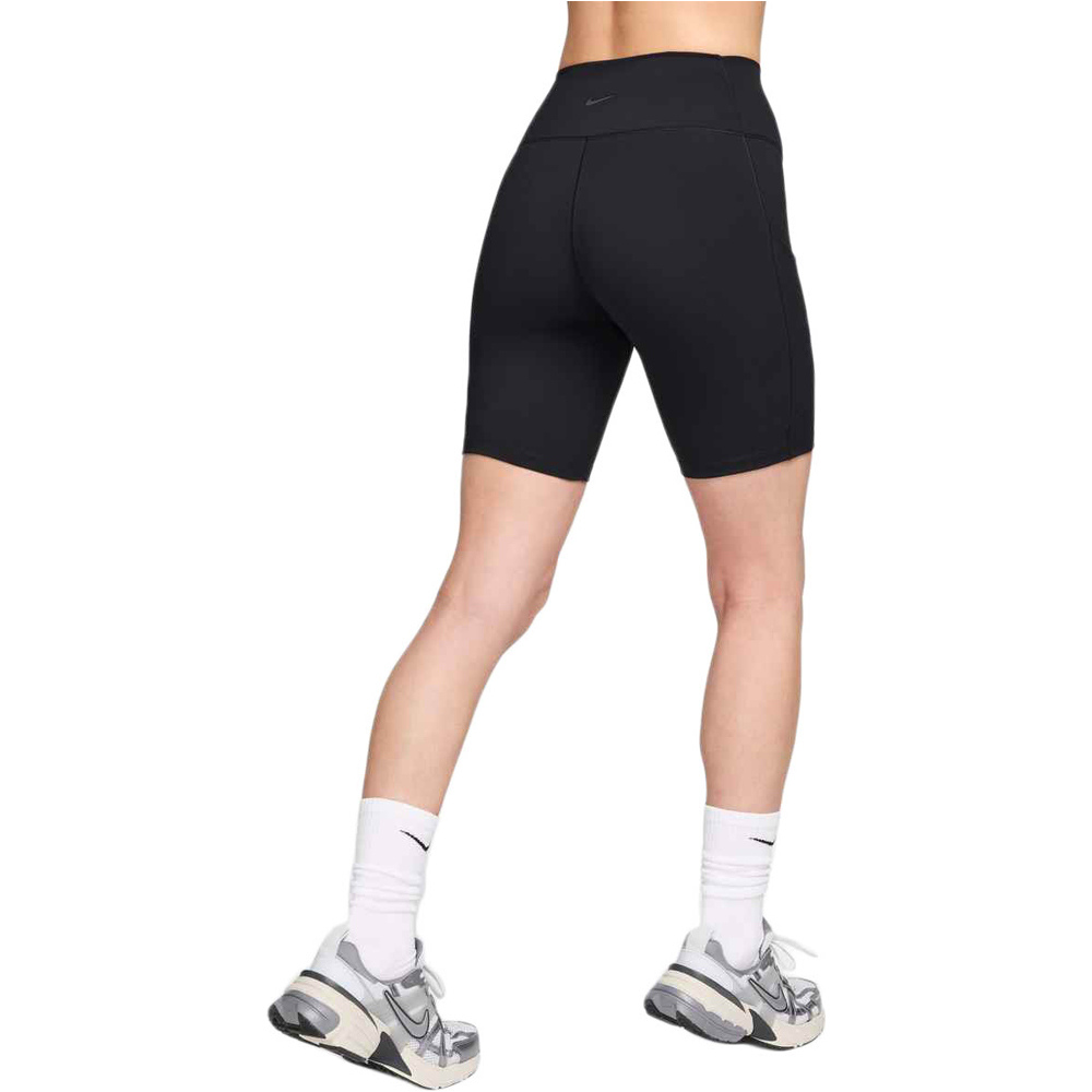 Nike pantalones y mallas cortas fitness mujer W NK DF ONE HR 8IN PKT SHORT vista trasera
