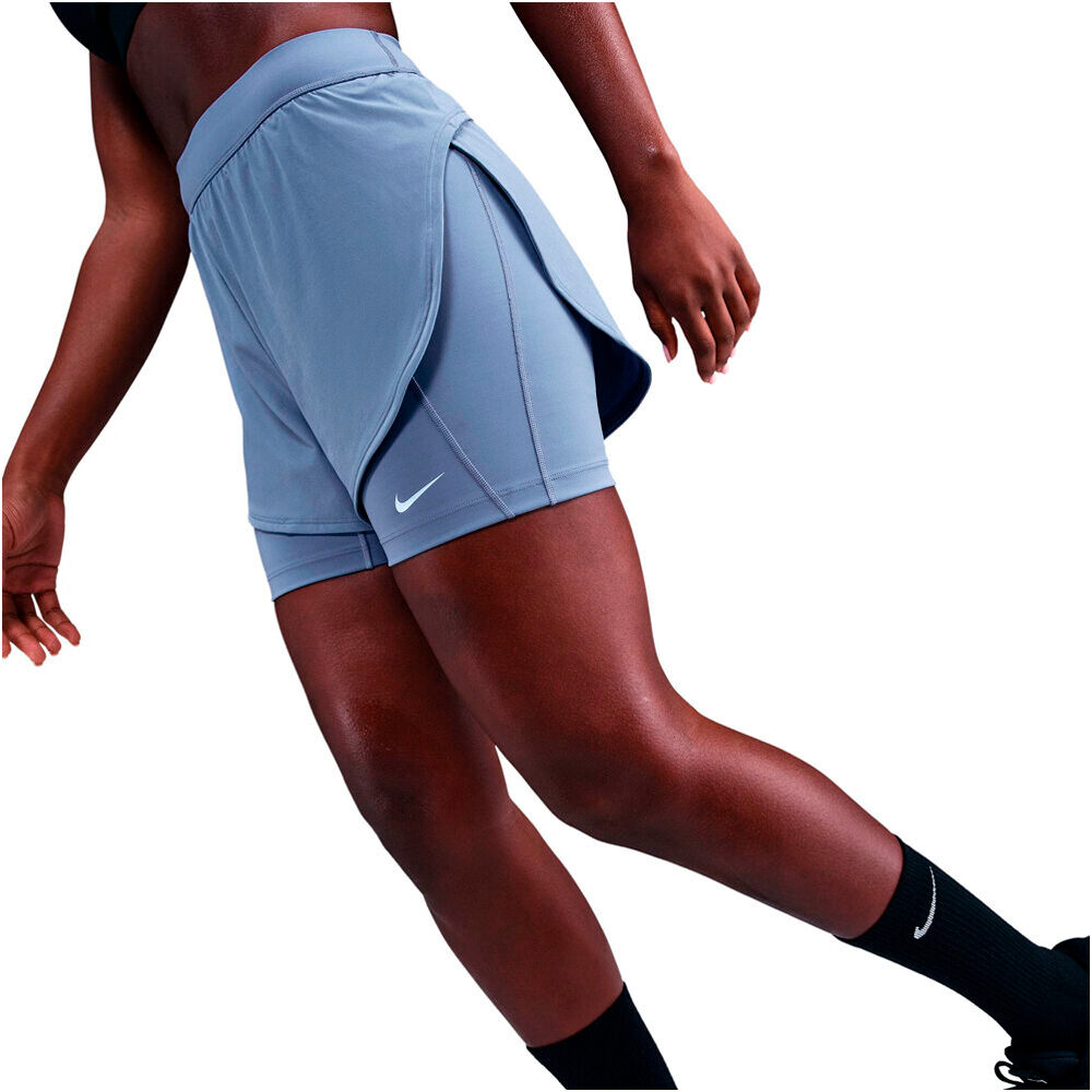 Nike pantalones y mallas cortas fitness mujer W NK DF UNVRSA 2IN1 SHORT vista detalle