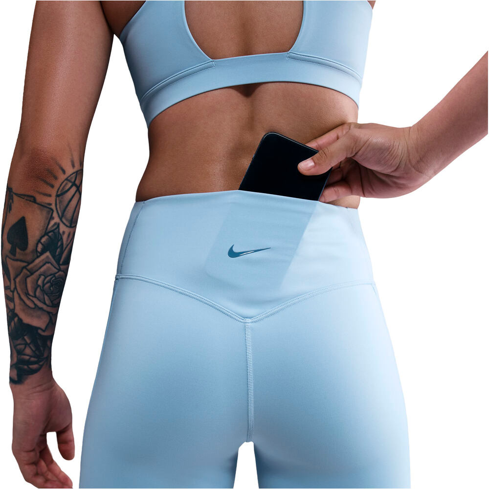 Nike pantalones y mallas cortas fitness mujer W NK DF UNVRSA HR 5IN SHRT PKT vista detalle