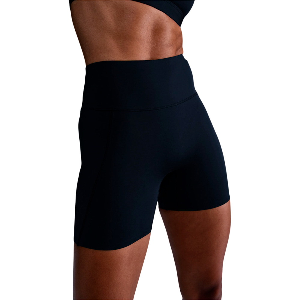 Nike pantalones y mallas cortas fitness mujer W NK DF UNVRSA HR 5IN SHRT PKT vista frontal